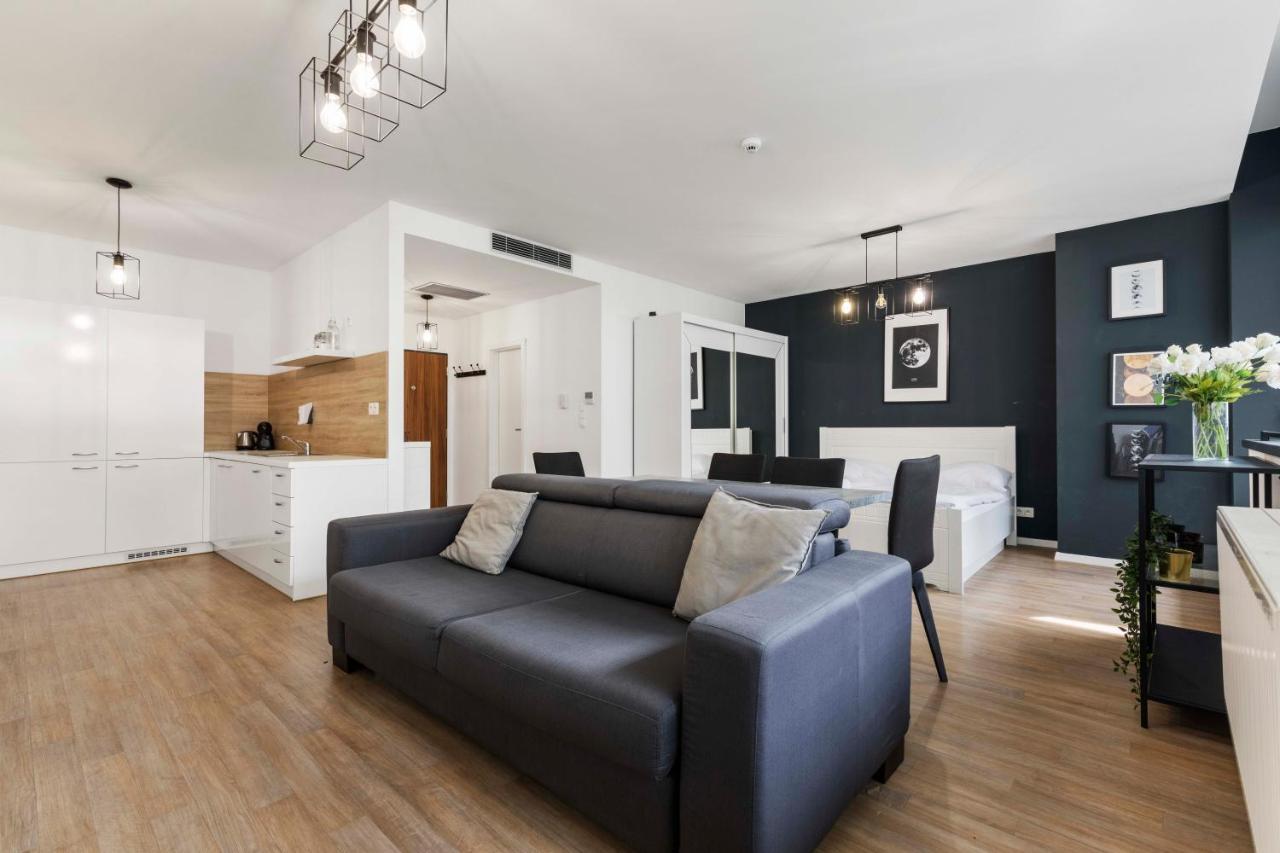 Lam Moon - Ac - Terrace Appartement Bratislava Buitenkant foto