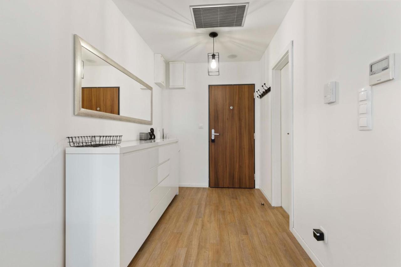 Lam Moon - Ac - Terrace Appartement Bratislava Buitenkant foto