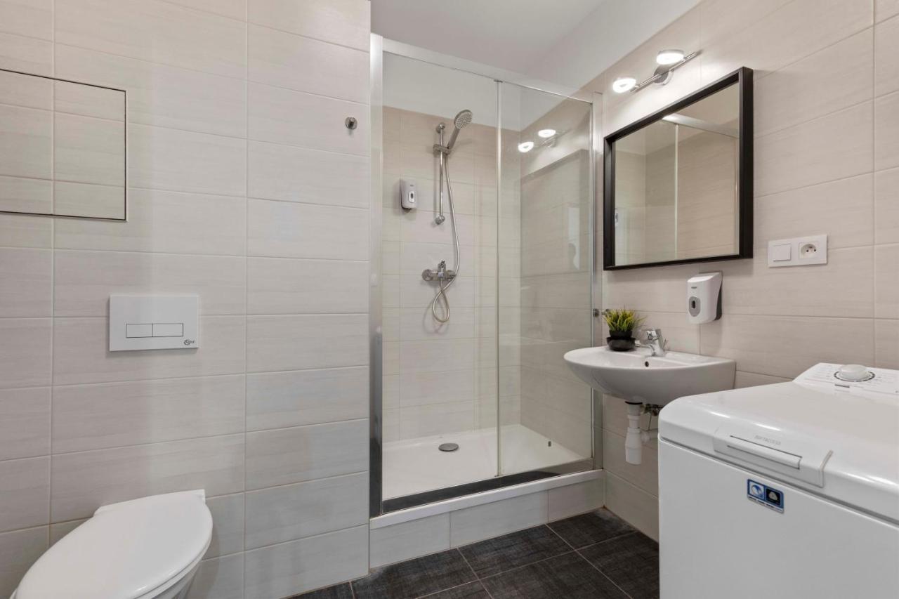 Lam Moon - Ac - Terrace Appartement Bratislava Buitenkant foto