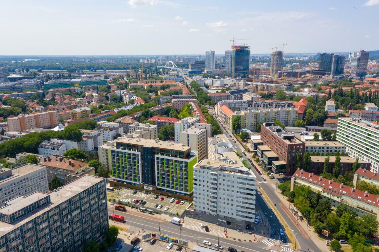 Lam Moon - Ac - Terrace Appartement Bratislava Buitenkant foto